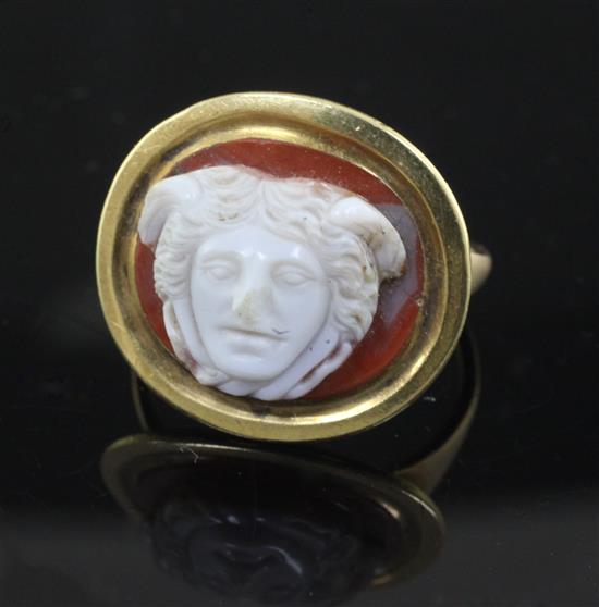 An antique gold and Roman? sardonyx cameo set oval ring, size L.